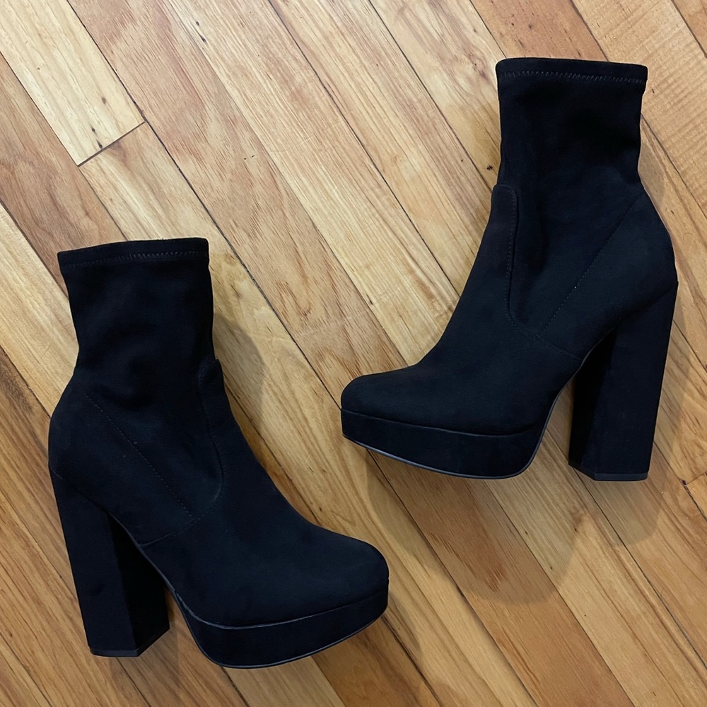 Steve Madden Stardust Suede Booties